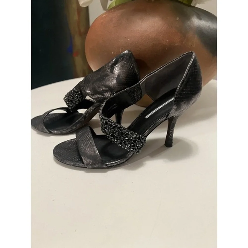 Vera Wang Lavender label Grey Metallic Beaded Leather Sandals‎ Made In Italy 8.0
